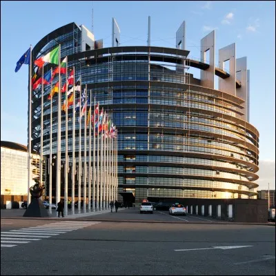 En général, le Parlement européen siège à Amsterdam.