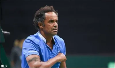 En quelle année le sportif Yannick Noah gagna-t-il le tournoi de Roland-Garros ?
