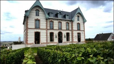 Le ch&acirc;teau de Sacy a-t-il &eacute;t&eacute; construit en 1850 ?