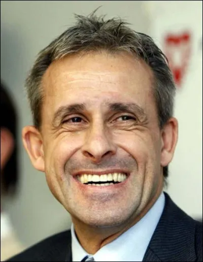 Quelle discipline sportive est associée à Pierre Littbarski ?