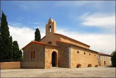 Nous sommes devant l'&eacute;glise Saint-Pierre-&egrave;s-Liens de Belleserre. Commune d'Occitanie, au pied de la Montagne noire, elle se situe dans le d&eacute;partement ...