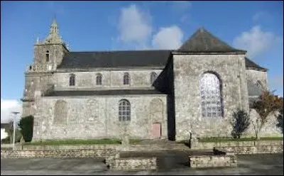 Nous sommes maintenant dans le Finist&egrave;re devant l'&eacute;glise Saint-Germain-et-Saint-Louis de Laz. Nous nous trouvons en r&eacute;gion ...