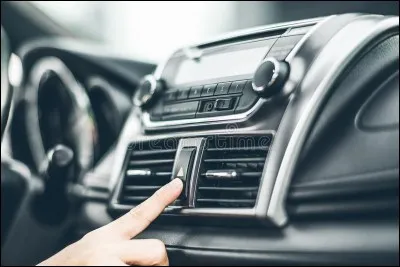 Utiliser la climatisation dans une voiture est plus écologique que d'ouvrir les fenêtres.