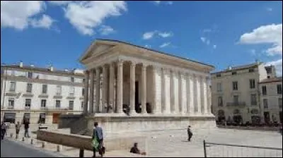 Dans quelle ville française peut-on voir la Maison Carrée ?
