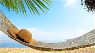 De Ira Gershwin (paroles extraites de la chanson Summertime) : 
"L'été arrive, et la vie devient ...".