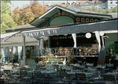 Ça vous tente un bon repas avant de terminer la journée ? Avec une entrée, un plat, un dessert et une boisson ? C'est le/la...