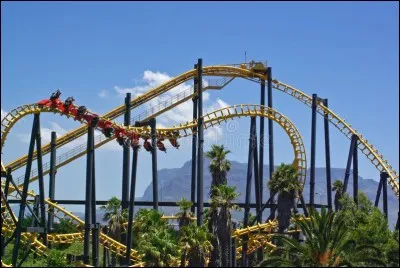 Ensuite, celui-ci vous permet de faire le tour du parc, à vive allure et avec des sensations fortes ! C'est...