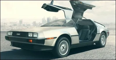 Quelle voiture utilise le héros pour faire la course ?