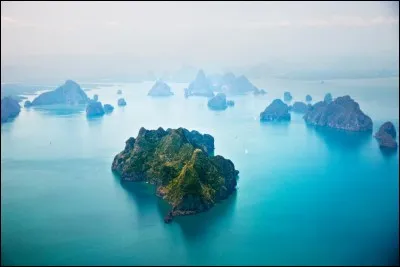 Quel pays possède l'île de Phuket ?