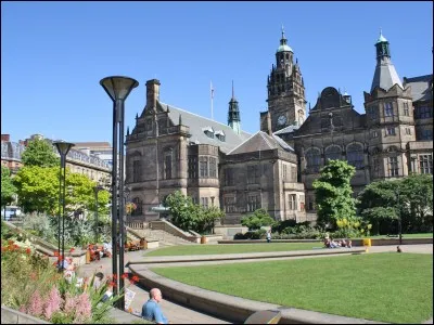 Quelle ville anglaise porte le code postal "S" ?