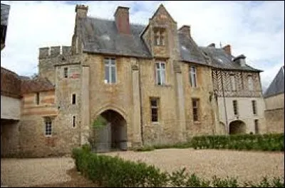 Je vous emm&egrave;ne maintenant dans le Calvados visiter le ch&acirc;teau de La Houblonni&egrave;re. Nous serons dans l'ancienne r&eacute;gion ...