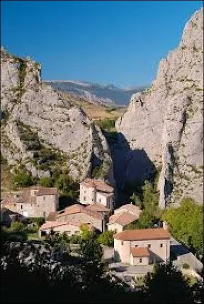 Petit village Haut-Alpin de 87 habitants, Sigottier se situe en r&eacute;gion ...