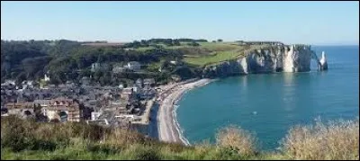 Nous partons à Étretat (Seine-Maritime). Vous connaissez cette ville pour ses falaises mais connaissez-vous le gentilé de ses habitants ?