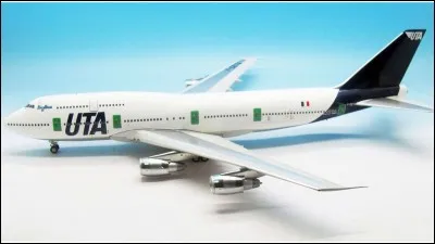 Avion de ligne long-courrier mythique, le Boeing 747 aussi appelé "JumboJet" se divise en plusieurs versions différentes. Quelle est celle de cette maquette ?