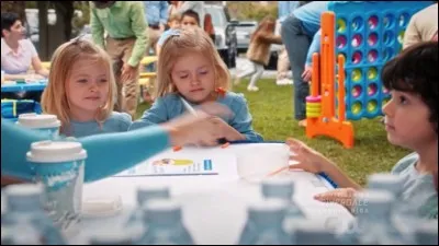 Comment se prénomment les filles de Petra ?