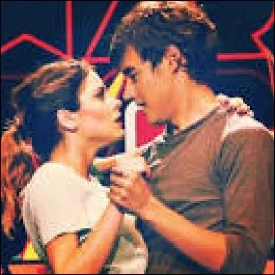 Quels complices ont été responsables de la séparation de Violetta et León ?