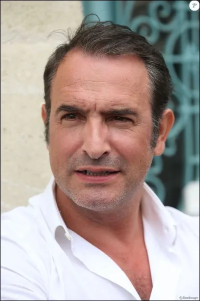 Qui joue le rôle d'Hubert Bonisseur de la Bath dans les deux OSS 117 ?