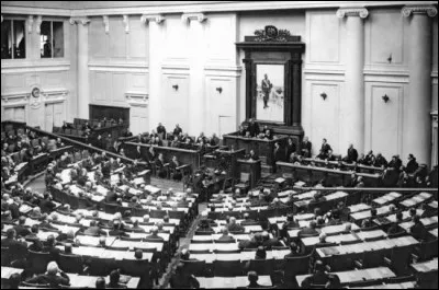 Pour apaiser l'agitation révolutionnaire, Nicolas II promet en octobre 1905 la garantie des libertés fondamentales ainsi que la création d'une assemblée législative élue au suffrage universel. Quel est le nom de cette assemblée ?