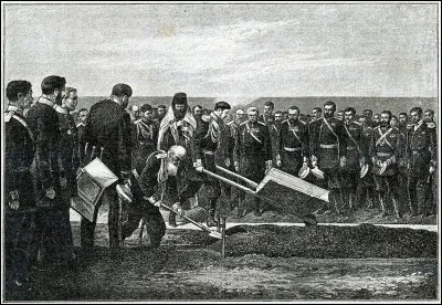 Les chemins de fer se développent considérablement sous le règne de Nicolas II. Quelle célèbre voie ferrée, encore empruntée de nos jours, a été construite durant cette période ?