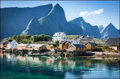 Quelle pêche constitue encore l'activité principale des îles Lofoten, en Norvège ?