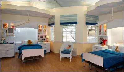 Au sixième étage, les petits patients sont pris en charge dans ce service aux allures d'un centre de vacances. C'est le service...