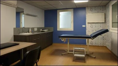 Huitième étage, se trouve une dizaine de salle de consultation en vue d'accueillir des spécialistes, comme....