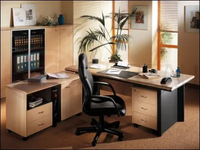 Ce bureau appartient au...