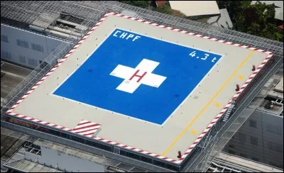 Au-dessus de nos têtes, un hélicoptère de tout type peut se poser et décoller sur cette plateforme afin d'y déposer ou récupérer un patient ou l'équipe médicale. C'est un(e)...