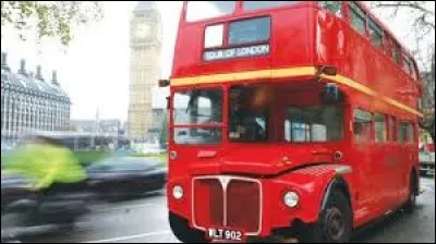 On le voit sur le réseau de transport en commun londonien depuis 1956. L'autobus à impériale rouge à deux étages fut utilisé sans arrêt jusqu'en 2005. Il demeure aujourd'hui en service sur le centre historique de Londres. Comment l'appelle-ton ?