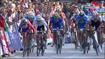 En quelle ann&eacute;e Cavendish a-t-il &eacute;t&eacute; champion du monde sur route ?