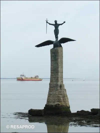 Qui est sur l'aigle du mémorial Américain sur la plage ?
