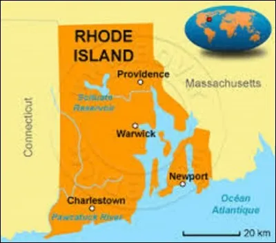 Appelé littéralement ''Îles-de-Rhodes'', le Rhode Island est le plus petit État d'Amérique, mais aussi le plus densément peuplé avec 1 052 567 résidents. D'une superficie de 4 002 km², il adhéra à l'Union le 29 mai 1790. Situé au nord-est du pays, quelle ville en est la capitale ?