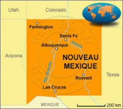 État du sud-ouest des États-Unis, le Nouveau-Mexique fait partie des quatre États des ''Fours Corners'', unique quadripoint du pays où quatre États convergent : Colorado, Arizona, Nouveau-Mexique et l'Utah. D'une superficie de 314 926 km², proche d'un carré, il est peuplé de 2 059 179 d'âmes. Adhérant à l'Union le 6 janvier 1912, sa capitale se nomme :