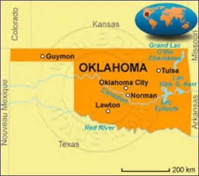 État du centre-sud des États-Unis, l'Oklahoma appartient pour une majeure partie de son territoire aux Grandes Plaines. Son climat est marqué par des phénomènes violents tels que les tornades. D'une superficie de 181 196 km², pour 3 751 351 résidents, il adhère à l'Union le 16 novembre 1907, devenant ainsi le 46e État. Depuis son entrée dans le pays, quelle ville en est la capitale ?