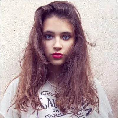 Il y a même une chanteuse qui a pris comme nom "Pomme" ! Quel est son vrai prénom ?