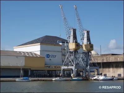 Par qui a été construit le terminal frigorifique ?