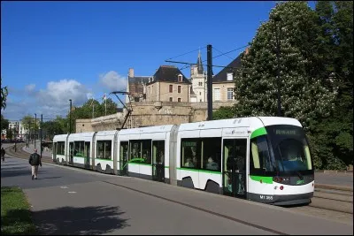 Sur cette photo peut-on voir un tramway de la ville Nantes ?