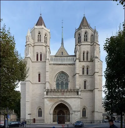 La cathédrale Saint-Bénigne de Dijon a-t-elle construite de 1280 à 1393 ?