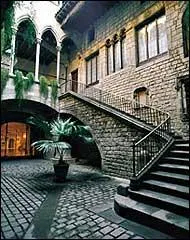 A quel artiste ayant eu sa  priode bleue  est consacr ce muse ?