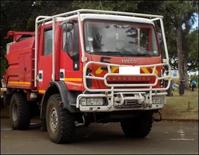 L'extinction d'incendie en chemin hors route, comme les forêts par exemple, est son domaine de prédilection. C'est le...