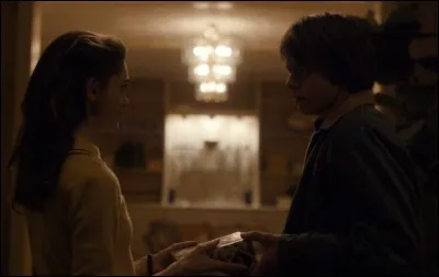 Quel cadeau de Noël Nancy offre-t-elle à Jonathan ?