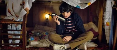 Pendant combien de temps Mike a-t-il appelé Eleven par talkie-walkie sans la voir ?