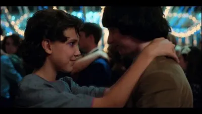 Quelle chanson passe au bal d'hiver aux dernières minutes de la saison 2 ?