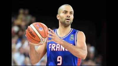 Combien de joueurs y a-t-il en même temps sur le terrain dans l'équipe nationale ?