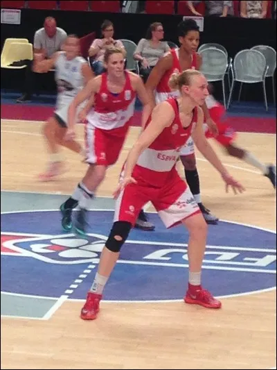 Quelle est la nationalité de Anne Wauters ?