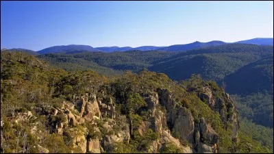 Quel est le parc national situé au sein du territoire de la capitale australienne ?