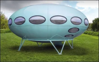 Futuro House, v&eacute;ritable soucoupe dont le r&ocirc;le initial &eacute;tait de fournir un endroit chaud pour les skieurs finlandais va se poser prochainement en Normandie et offrir &agrave; ses visiteurs une vue imprenable sur la ville. Rendez-vous dans les jardins suspendus ....(Compl&eacute;tez)