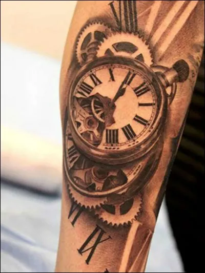 Possède-t-elle des tatouages ?