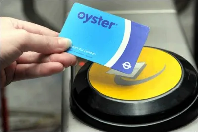Le système de billetterie électronique du métro de Londres est connu sous quel nom ?