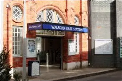 EastEnders est situé dans quel arrondissement londonien de fiction ?